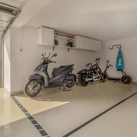 Apartment 2 Bedroom Stunning In