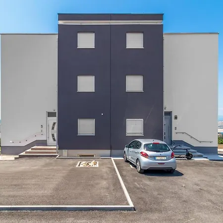 2 Bedroom Stunning In Apartment *