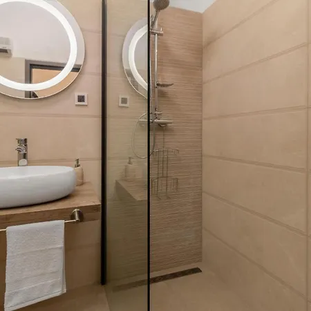 Apartment 2 Bedroom Stunning In *