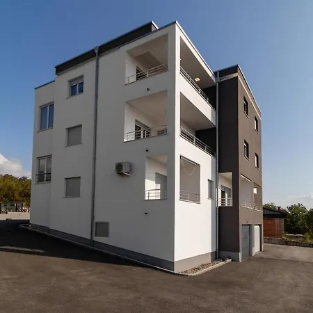 2 Bedroom Stunning In * ヤドラニヴォ