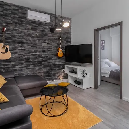 2 Bedroom Stunning In Apartment